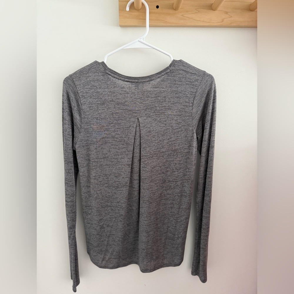 Vince Metallic Gray Long Sleeve XS - Picture 4 of 4
